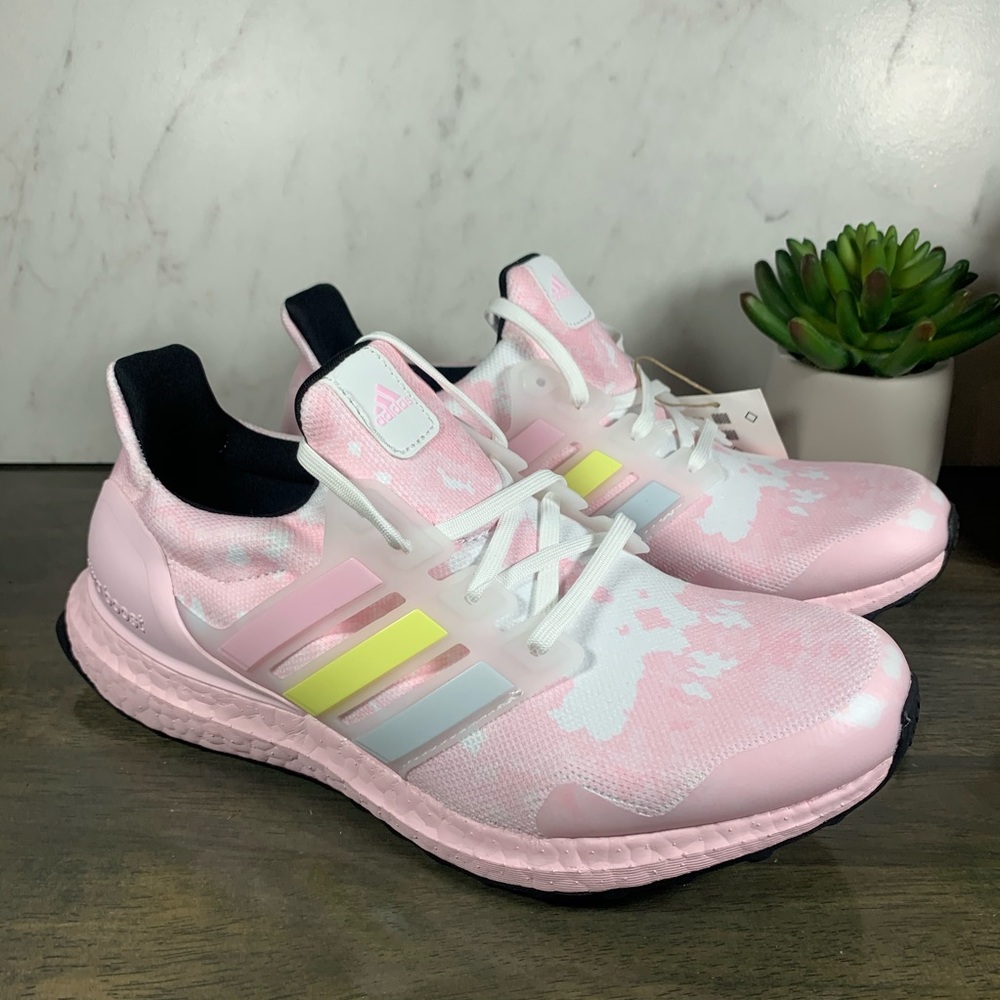 adidas UltraBOOST Pink Sky Tint RARE - Picture 6 of 8